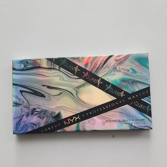 NYX Holographic Makeup Palette - Picture 7 of 8